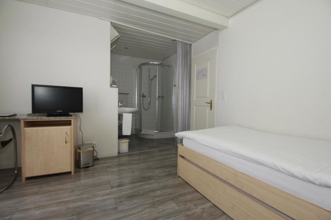 Hotel Hippel Krone Kerzers Exterior foto