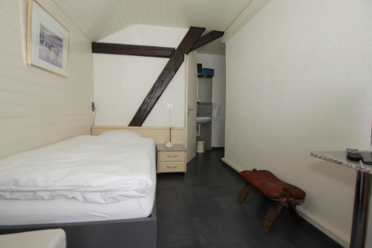 Hotel Hippel Krone Kerzers Exterior foto